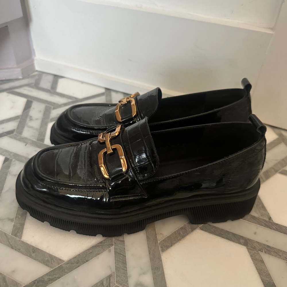 Black women’s loafers with gold detail